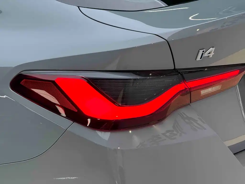 BMW i4 2024 — фото 9