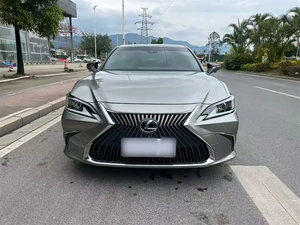 Lexus ES 2020 — фото 24