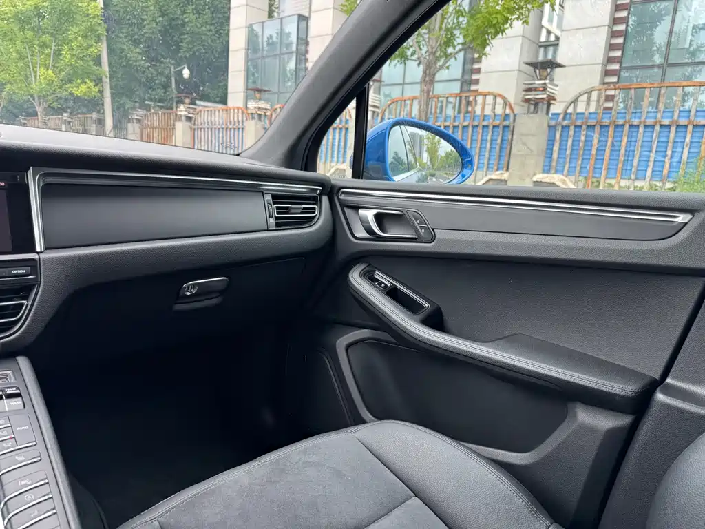 Porsche Macan 2018 — фото 16