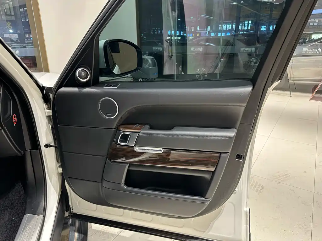 Land Rover Range Rover 2018 — фото 12