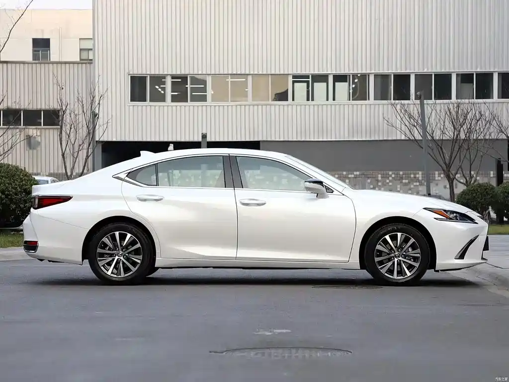 Lexus ES 2020