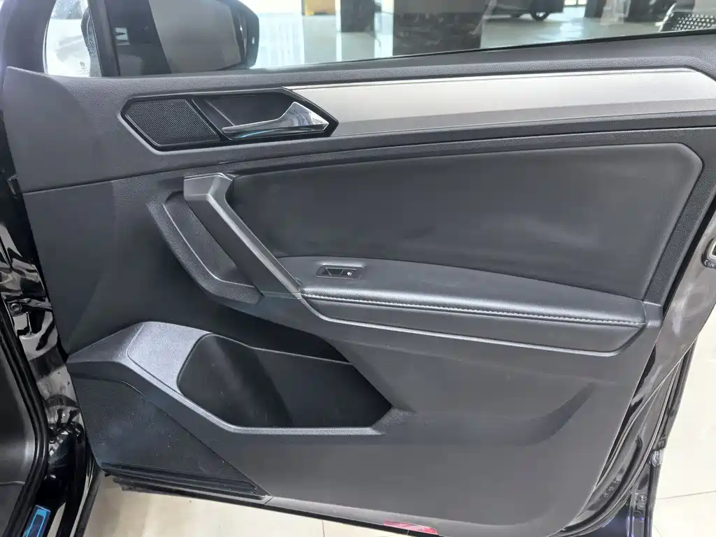 Volkswagen Tiguan L 2018 — фото 12