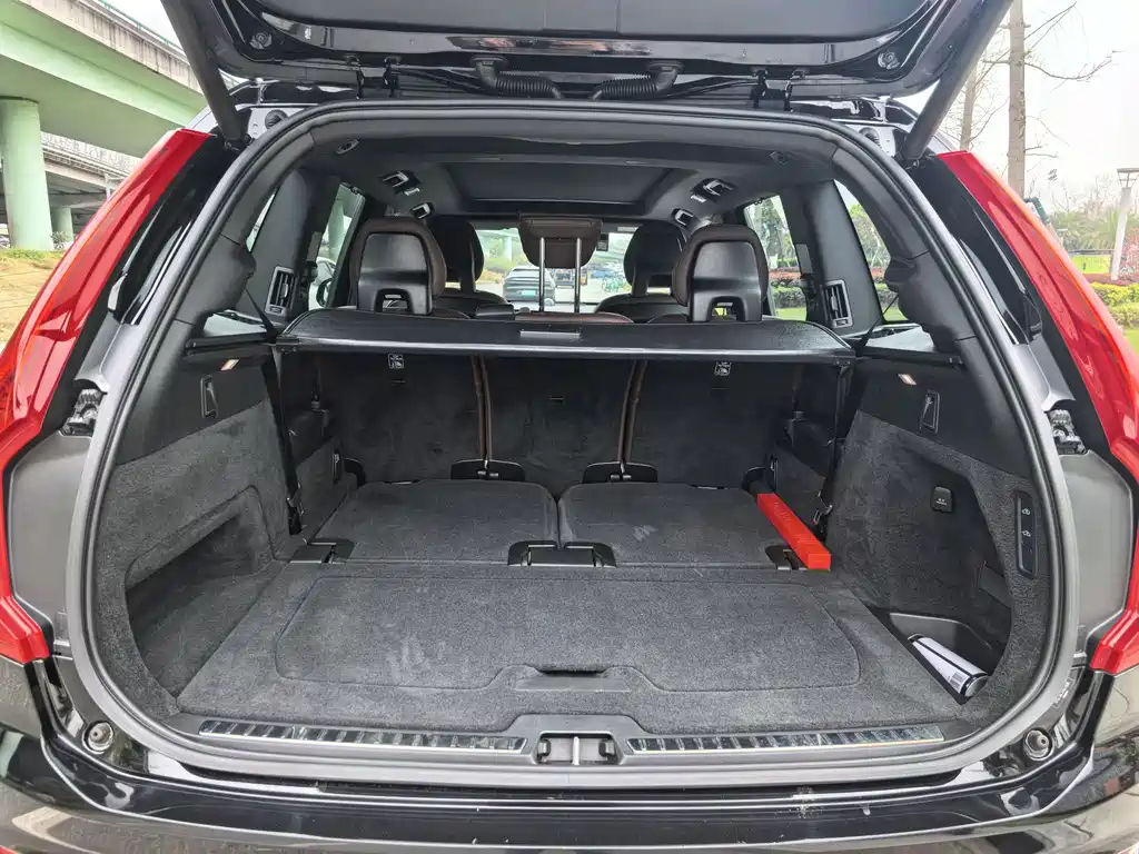 Volvo XC90 2020 — фото 15