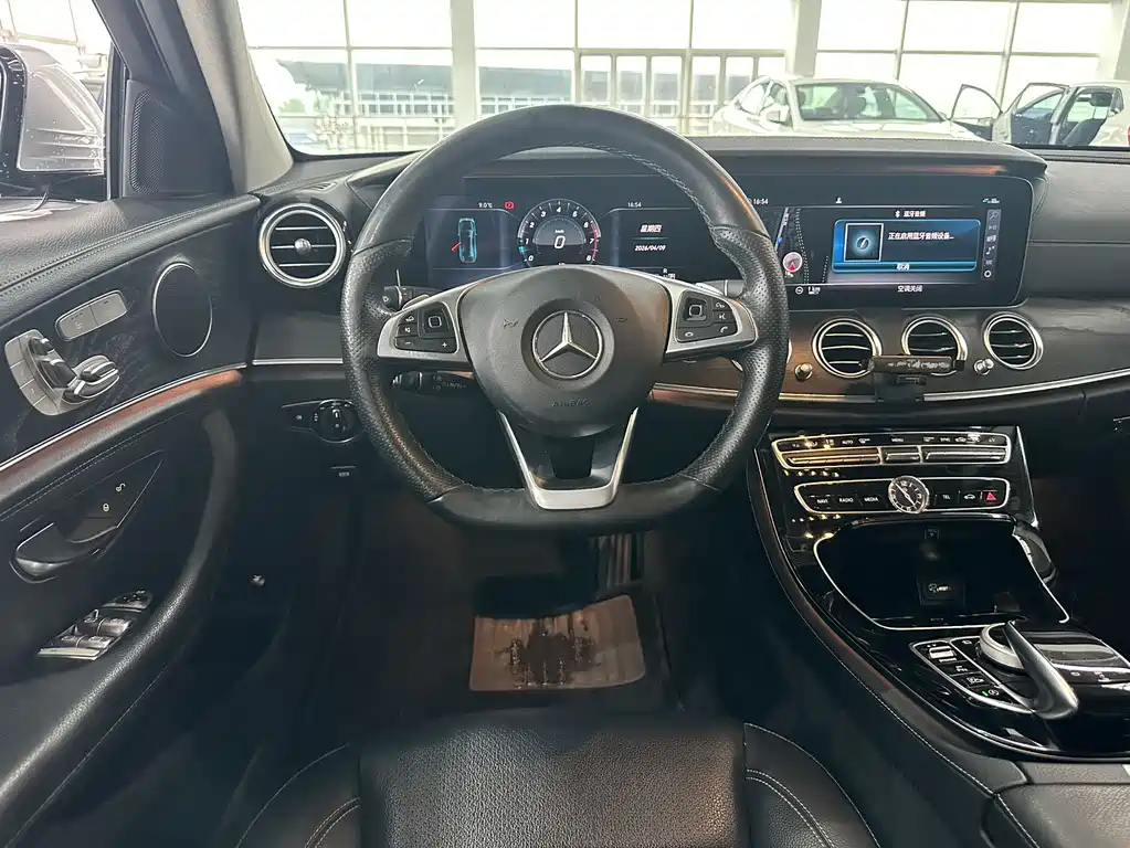 Mercedes-Benz E-Class 2017 — фото 15