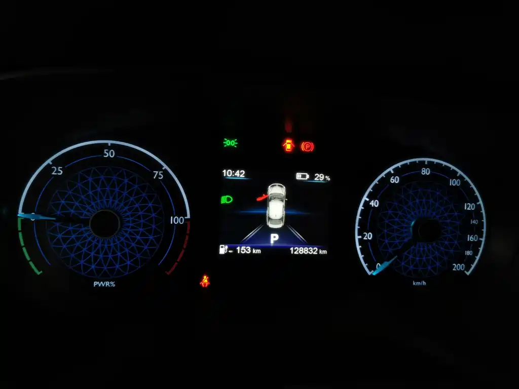 Hongqi E-QM5 2023 — фото 15