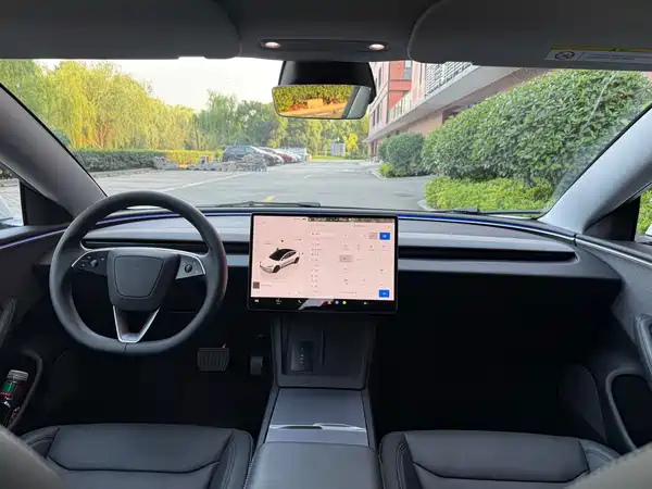 Tesla Model 3 2024