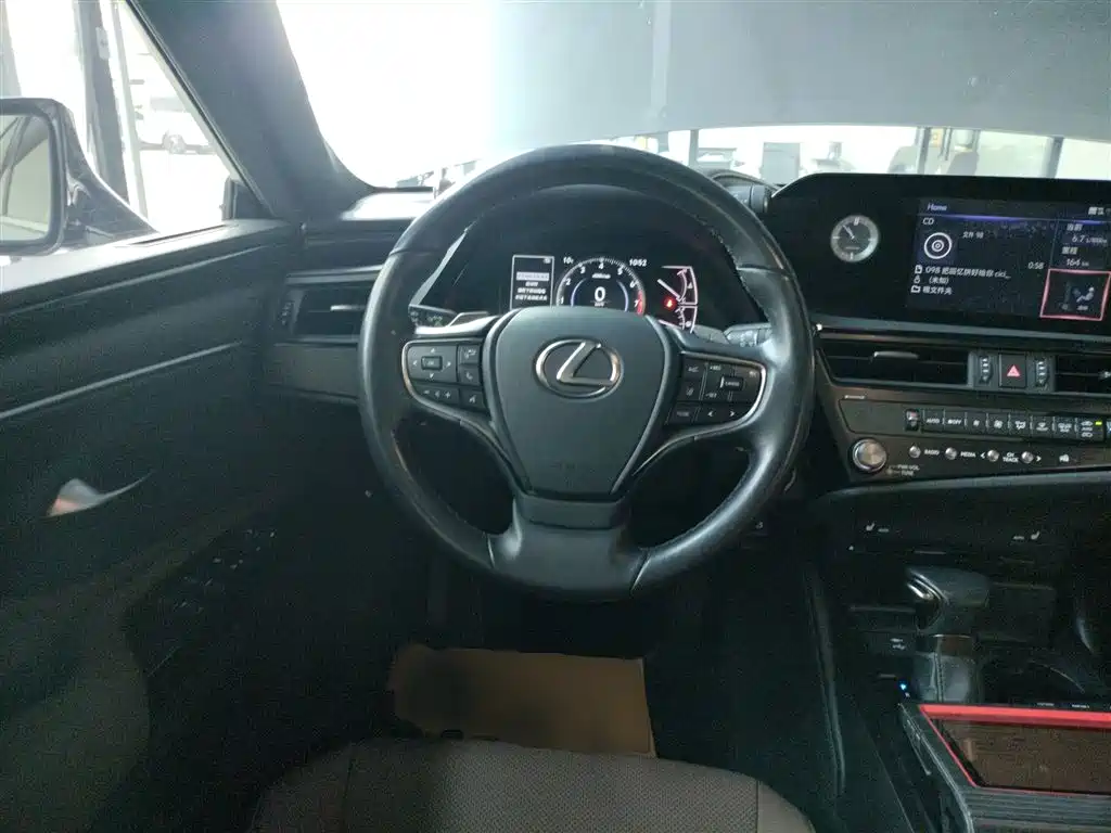 Lexus ES 2022 — фото 11