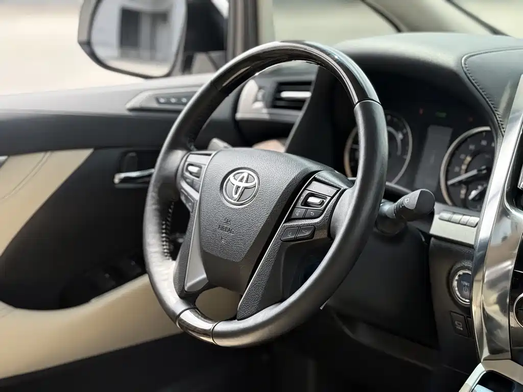 Toyota Alphard 2022 — фото 11