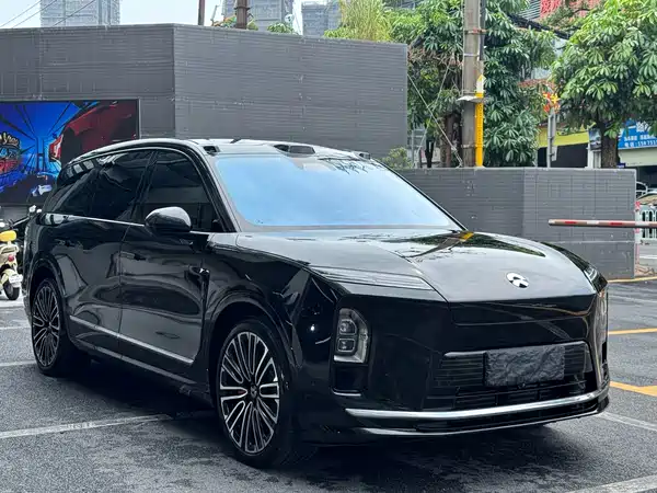 NIO ES8 2025