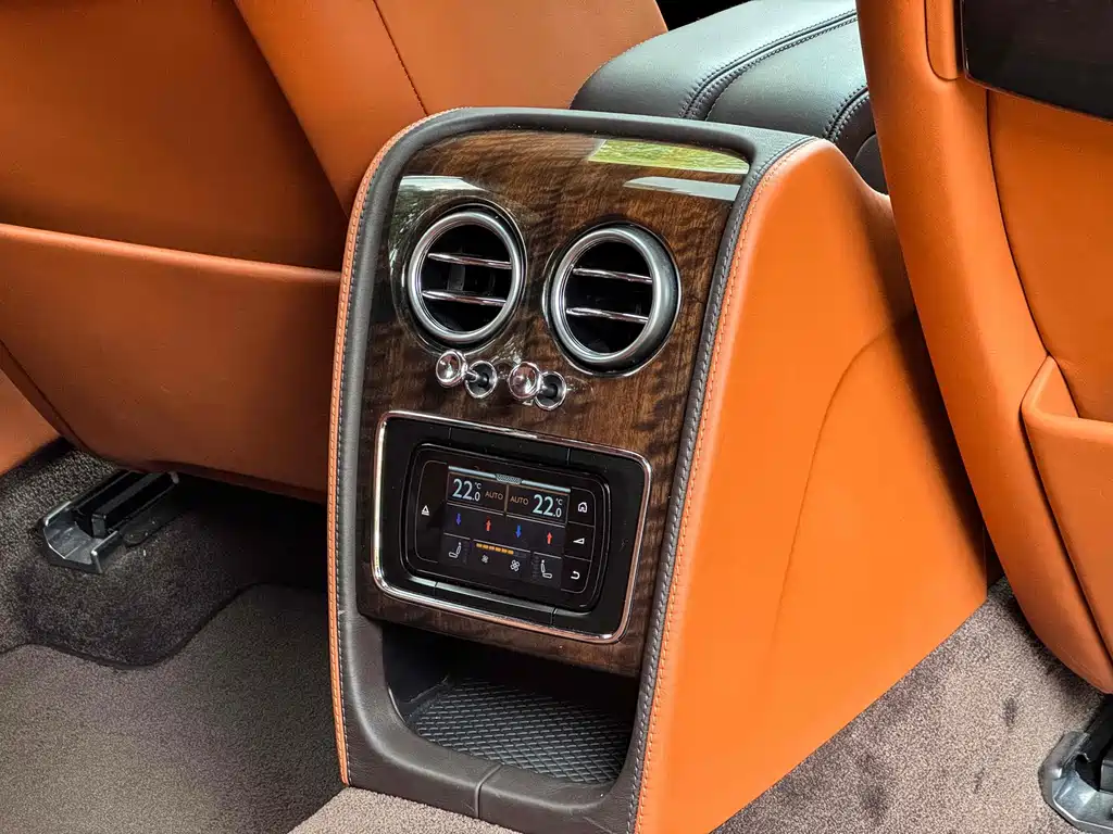 Bentley Flying Spur 2018 — фото 20