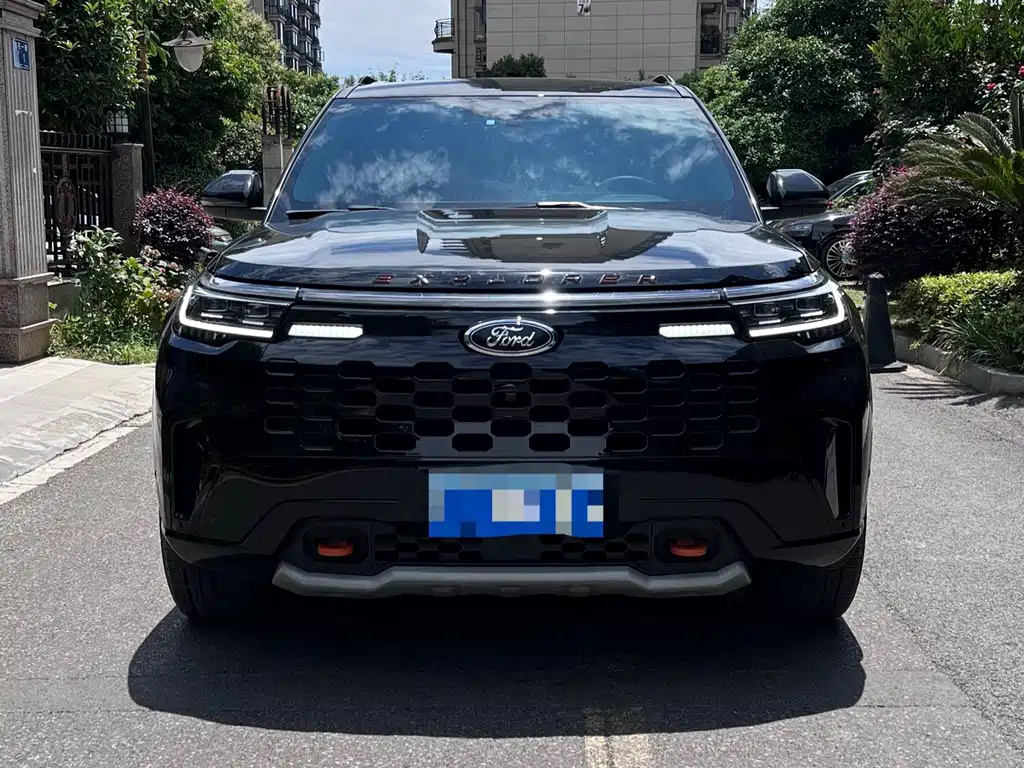 Ford Explorer 2023 — фото 1