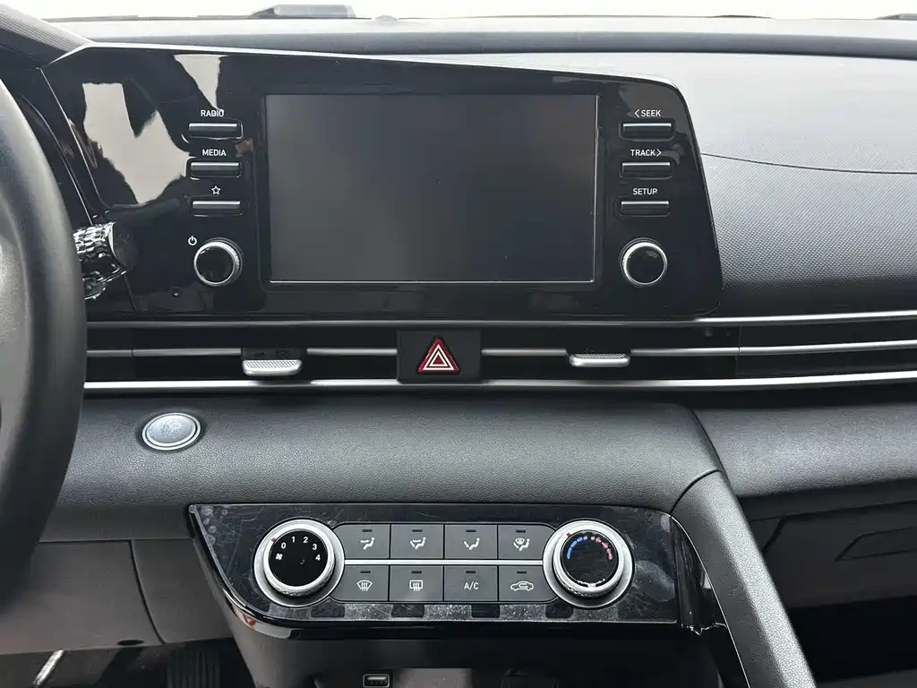 Hyundai Elantra 2023 — фото 25