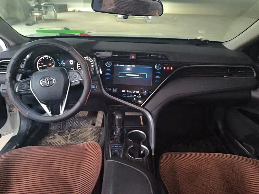Toyota Camry 2020 — фото 10