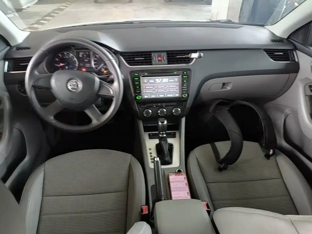 Skoda Octavia 2015 — фото 10
