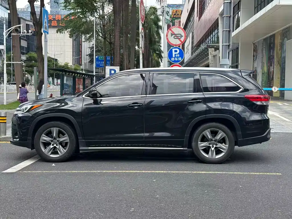 Toyota Highlander 2018 — фото 4