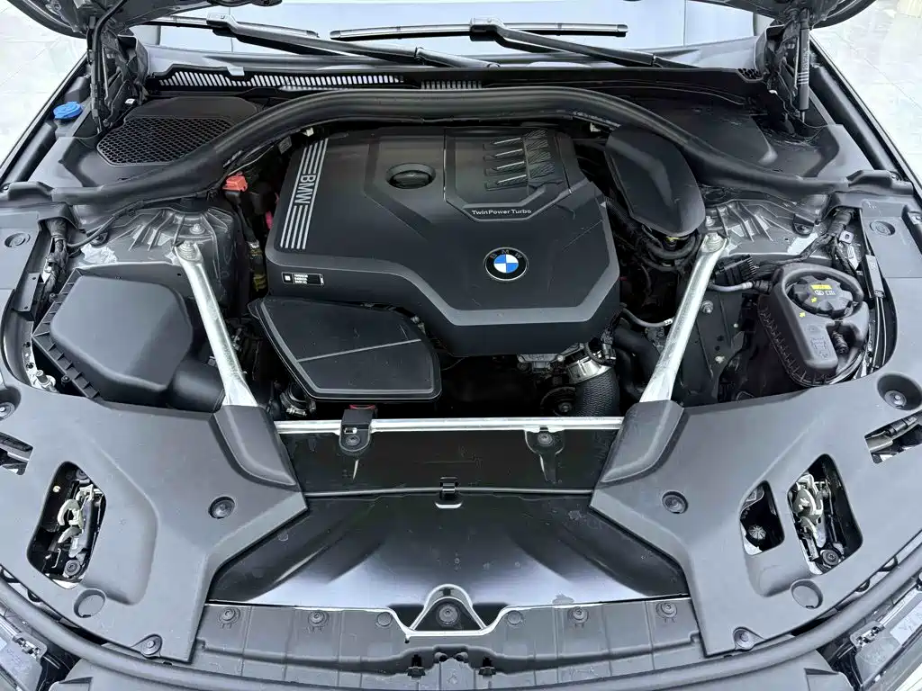 BMW 5 Series 2022 — фото 10