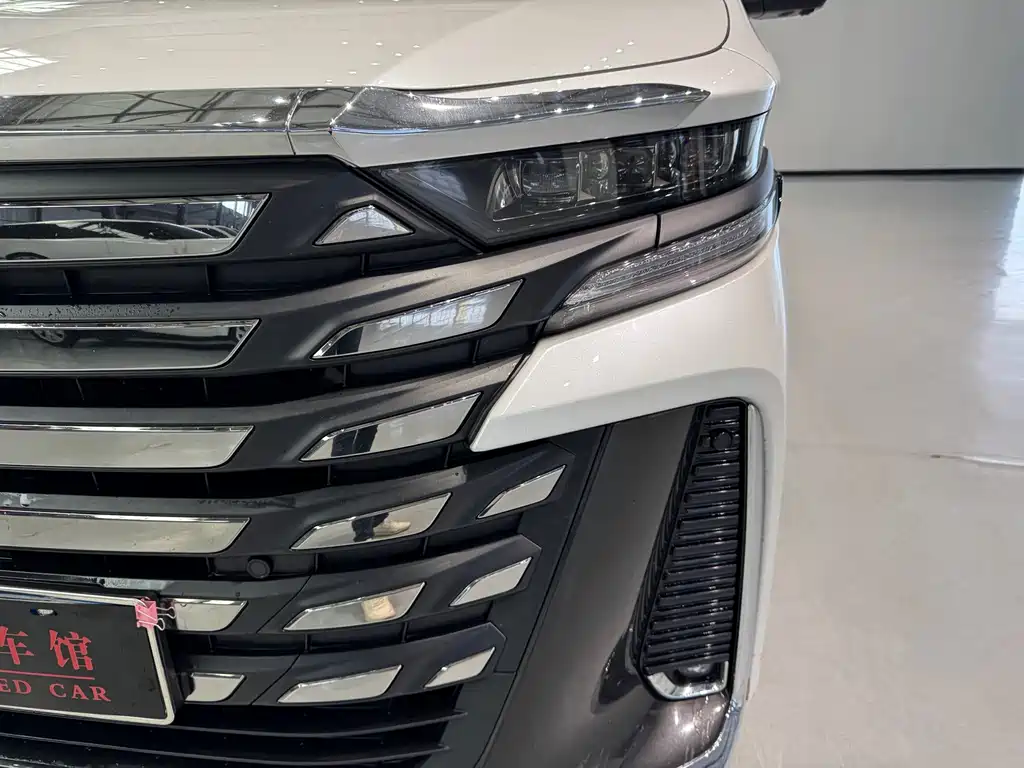 Toyota Vellfire 2023 — фото 9