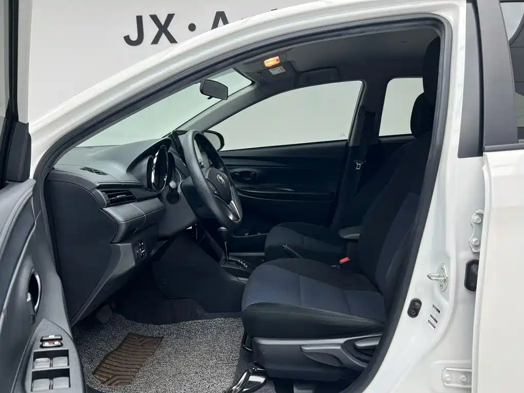 Toyota Yaris L 2022 — фото 17
