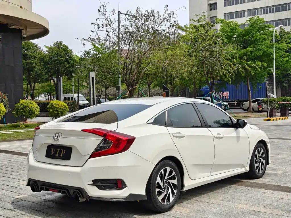 Honda Civic 2018 — фото 14