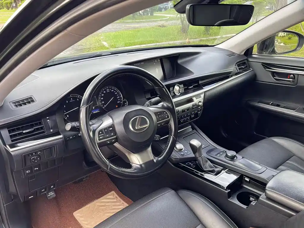 Lexus ES 2015 — фото 13
