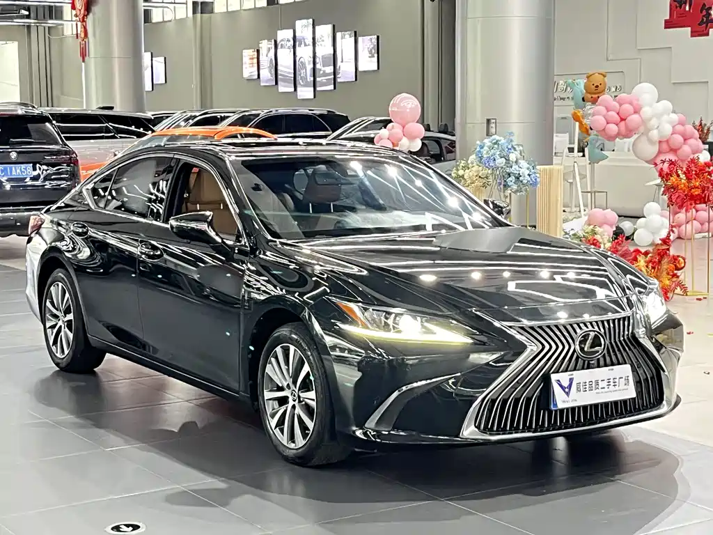 Lexus ES 2021