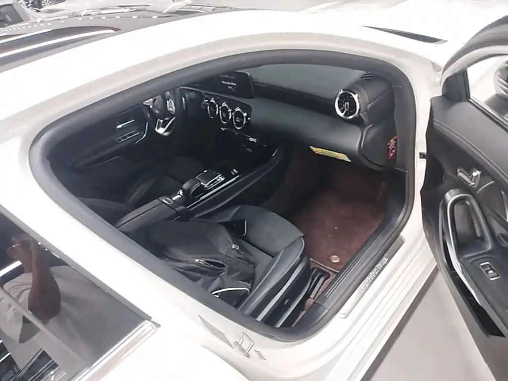 Mercedes-Benz A-Class 2019 — фото 11