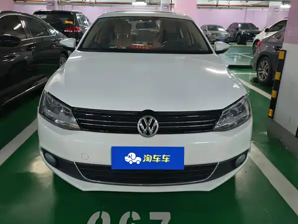 Volkswagen Sagitar 2015