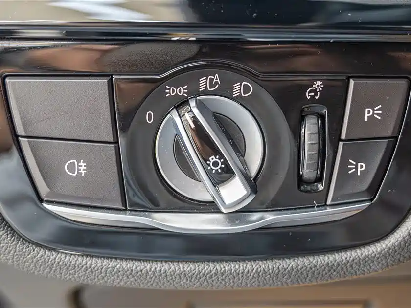 BMW 5 Series 2024 — фото 11