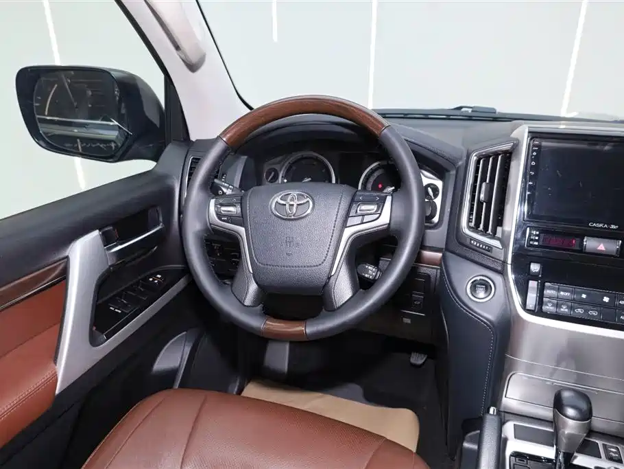 Toyota Land Cruiser 2019 — фото 22