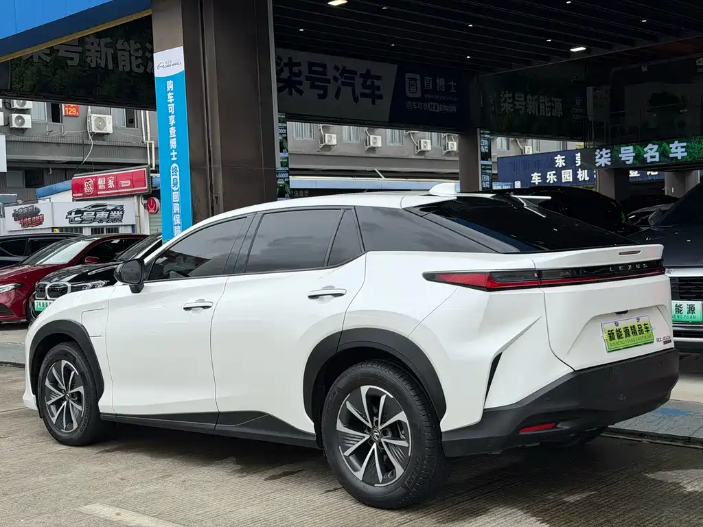 Lexus RZ 2023 — фото 12