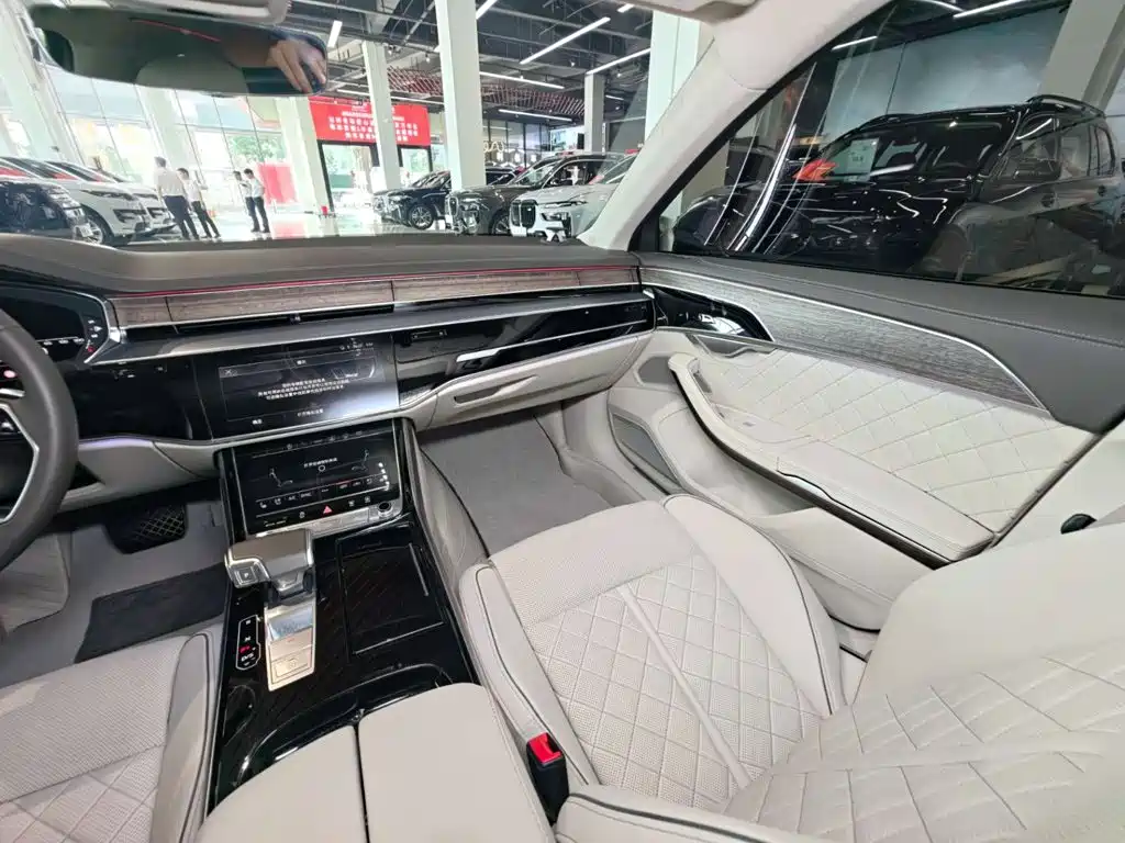 Audi A8 2022 — фото 25