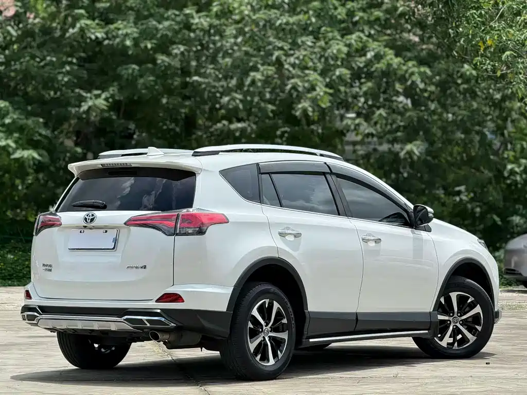 Toyota RAV4 2017 — фото 9