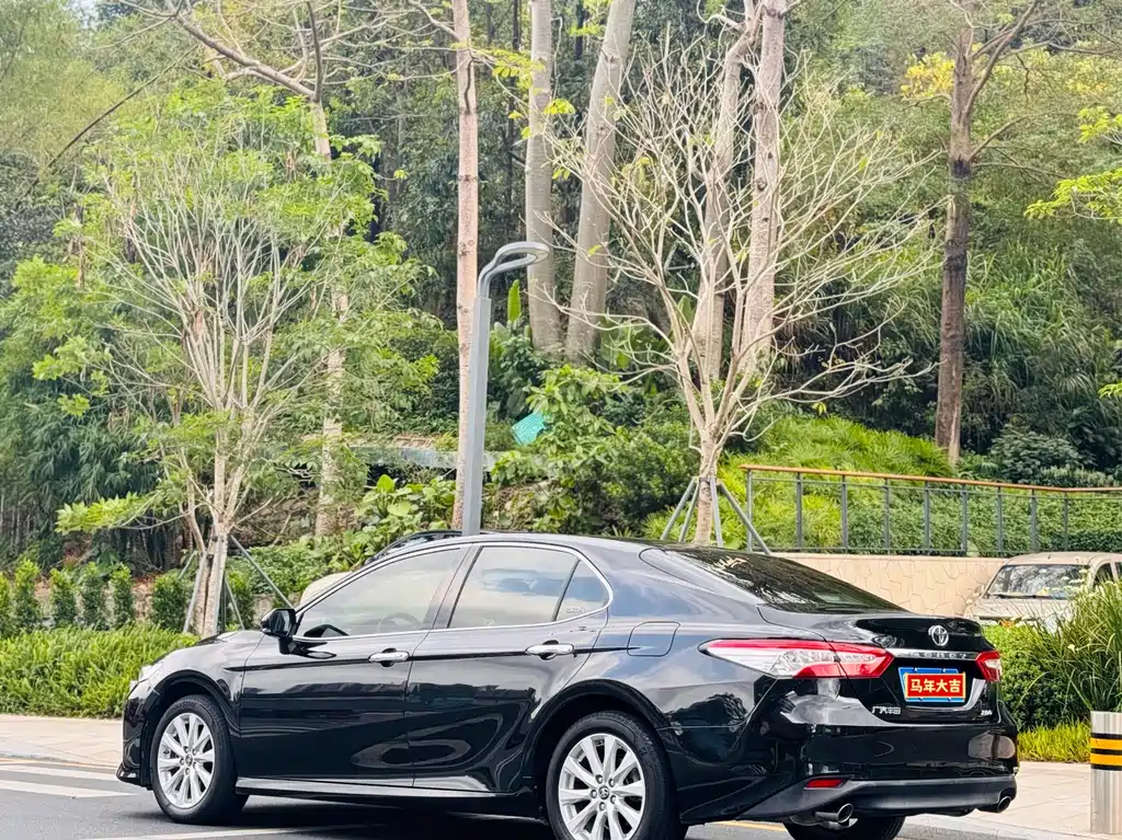 Toyota Camry 2020 — фото 11