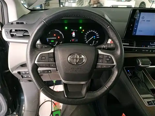 Toyota Granvia 2023