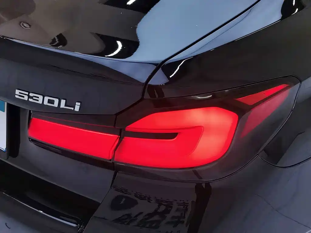 BMW 5 Series 2021 — фото 10