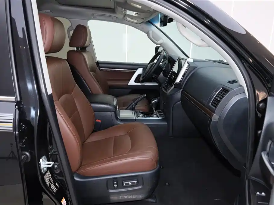 Toyota Land Cruiser 2019 — фото 11