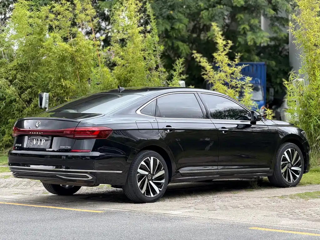 Volkswagen Passat 2022 — фото 12