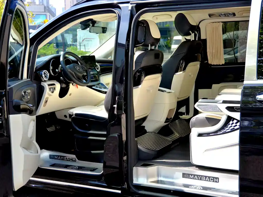 Mercedes-Benz V-Class 2023 — фото 12