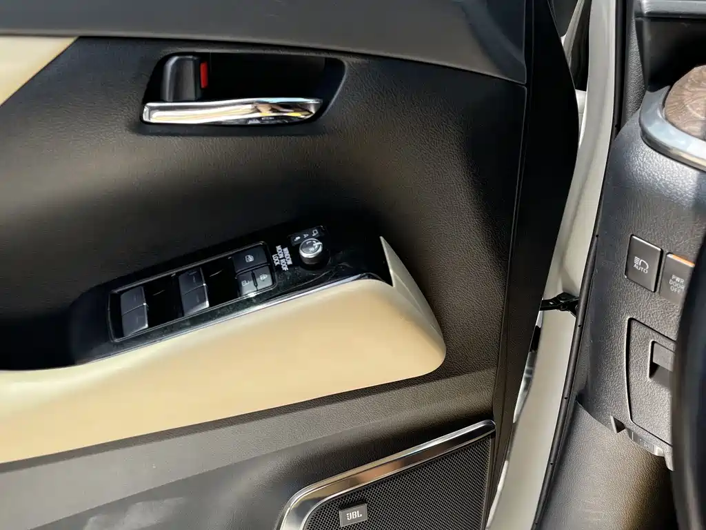 Toyota Vellfire 2022 — фото 17