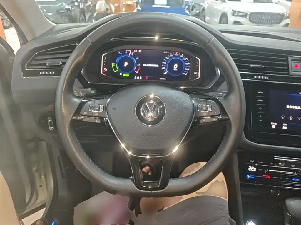 Volkswagen Tiguan L Plug-In Hybrid 2020 — фото 11