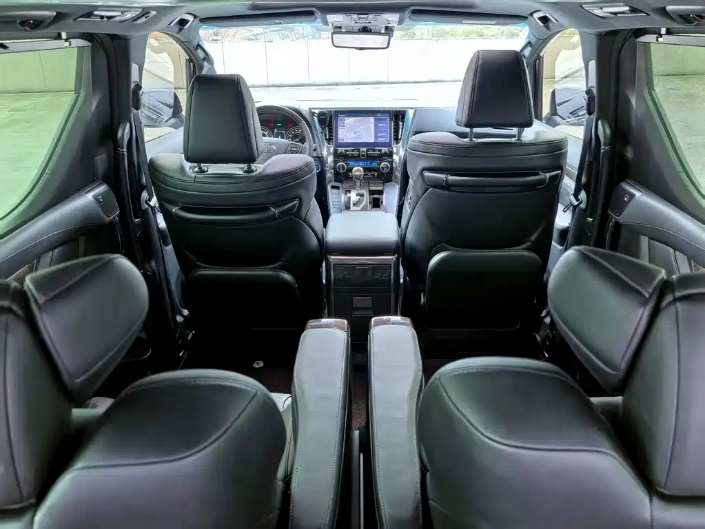 Toyota Alphard 2022 — фото 19