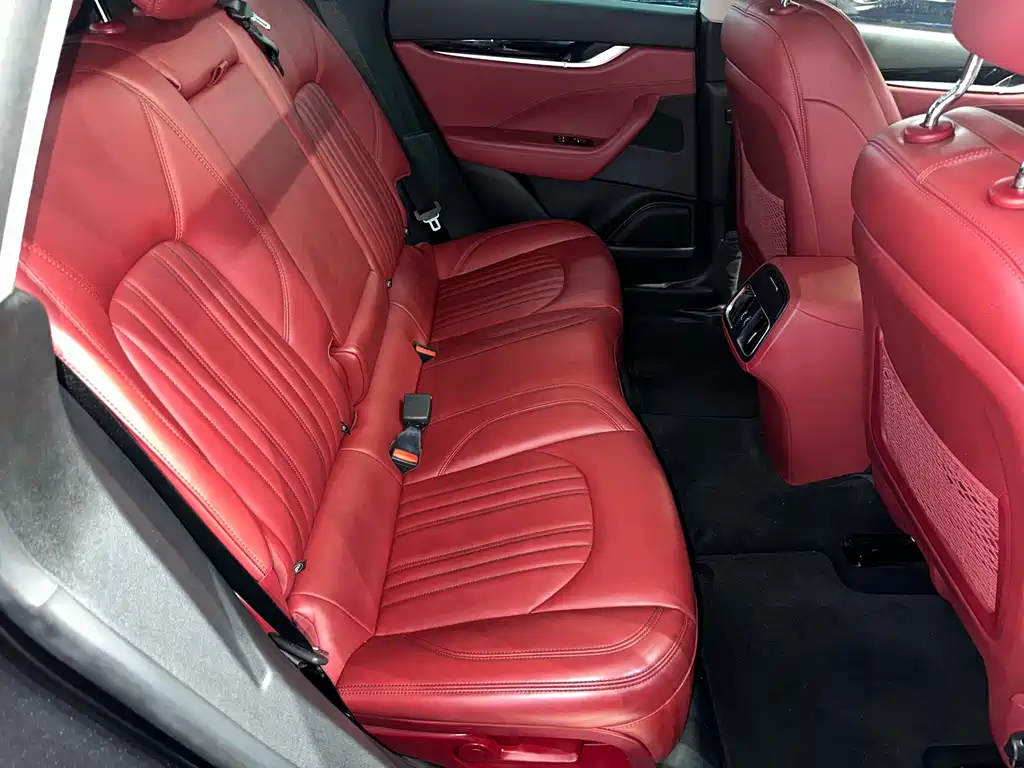 Maserati Levante 2016 — фото 18