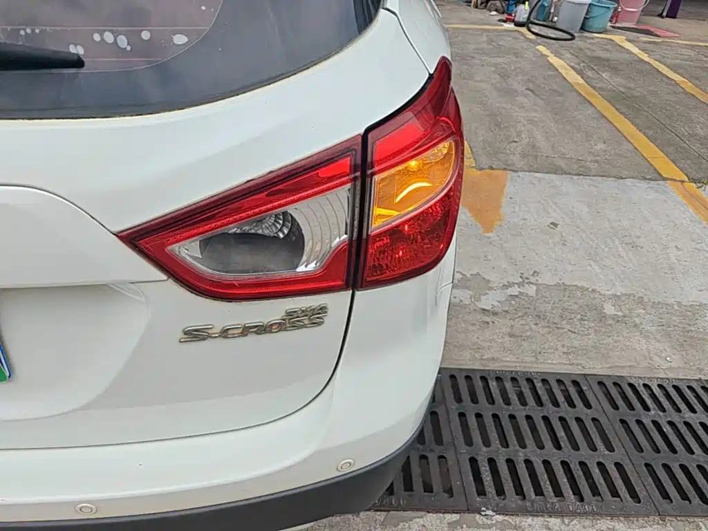 Suzuki S-Cross 2015 — фото 8