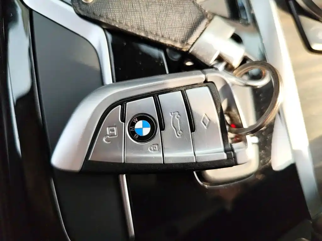 BMW 5 Series 2019 — фото 12