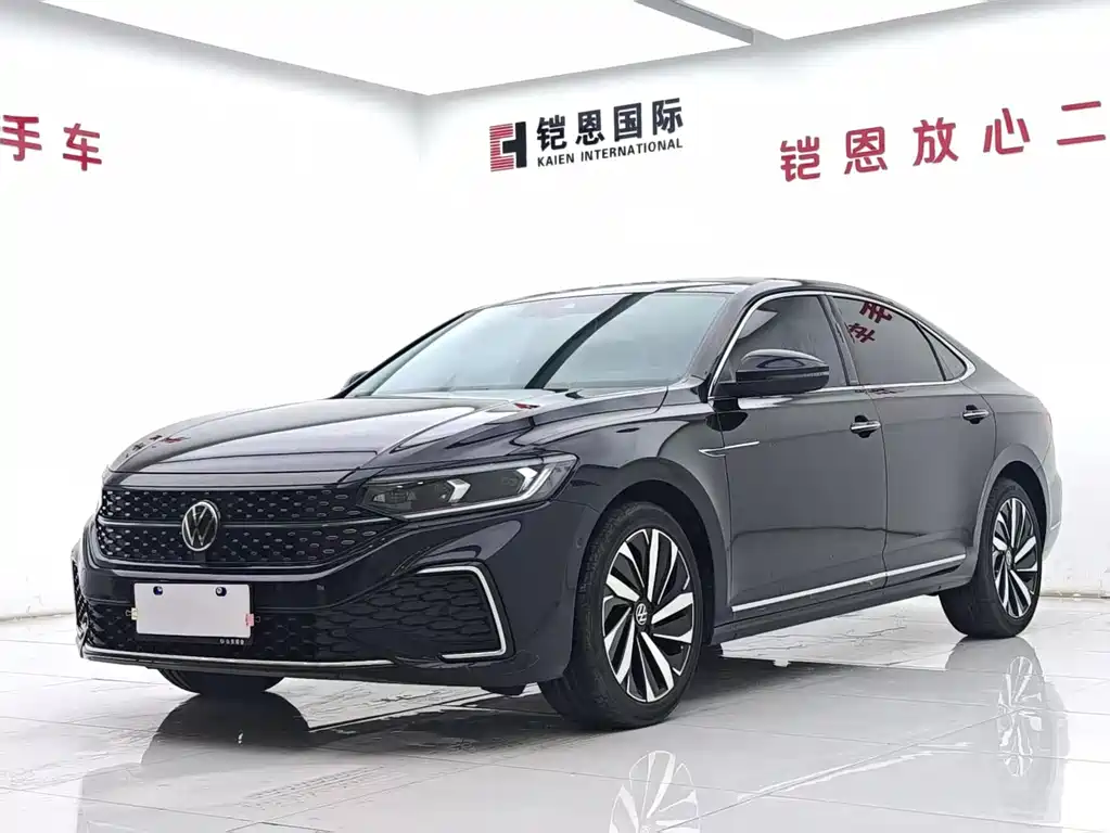 Volkswagen Passat 2022 — фото 1