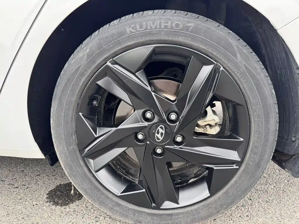 Hyundai Elantra 2023 — фото 15