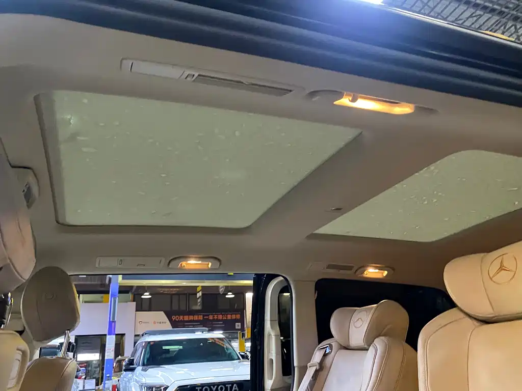Mercedes-Benz V-Class 2018 — фото 13