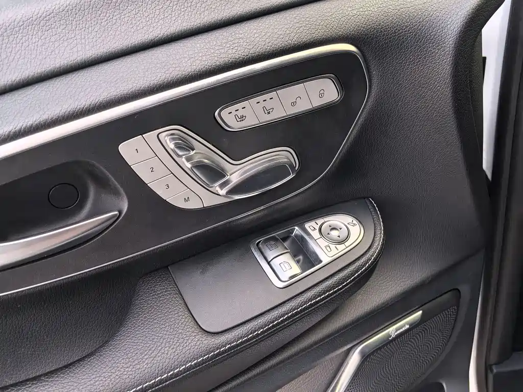 Mercedes-Benz V-Class 2018 — фото 15