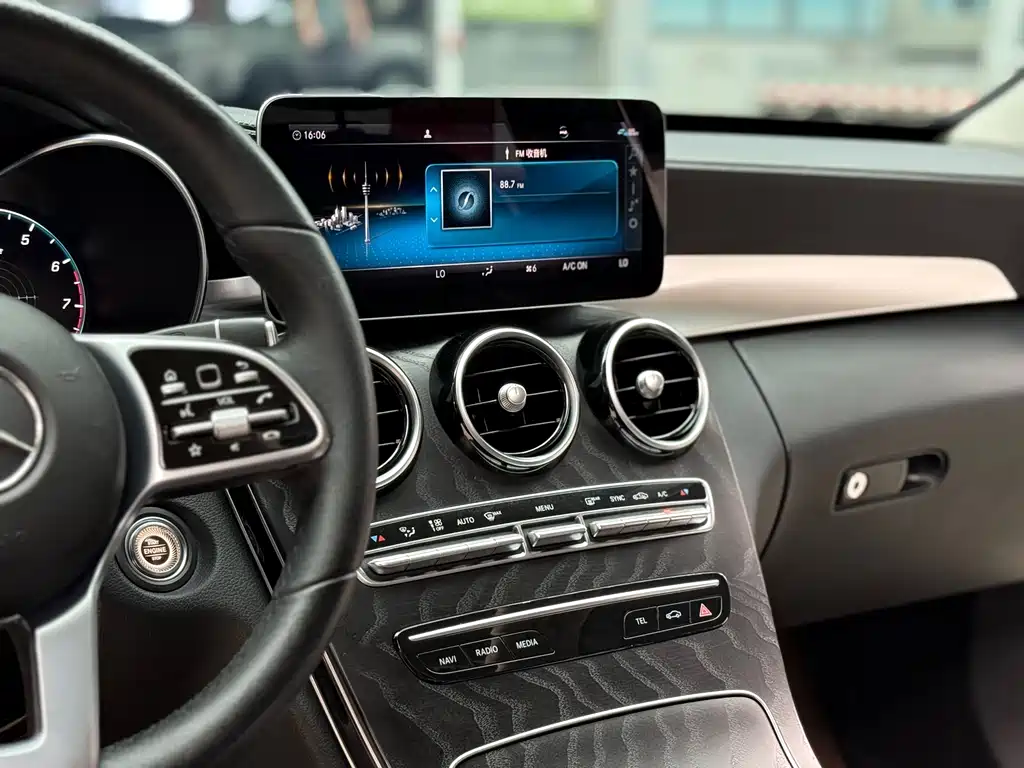 Mercedes-Benz C-Class 2019 — фото 11