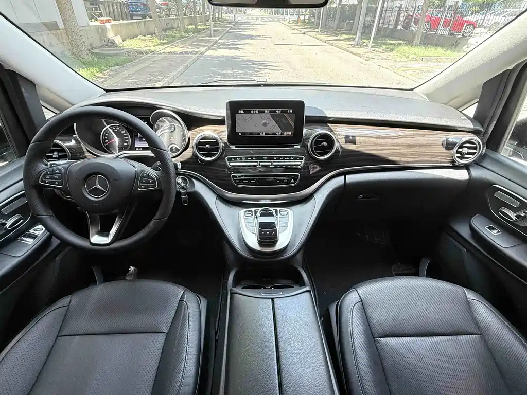 Mercedes-Benz V-Class 2018 — фото 14